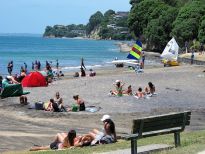 Beach Hideaway Auckland North Shore - 1 min walk to beach/cafes 